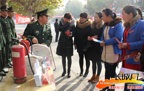 消防產(chǎn)品宣傳。王俊平供圖