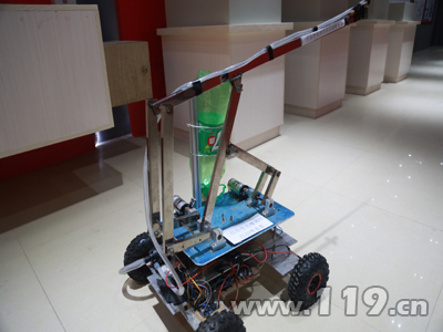 欽州學(xué)院藝術(shù)作品征集大賽 消防機器人驚艷亮相